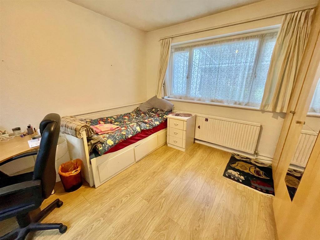 Park Drive 4 Bed 4.jpg