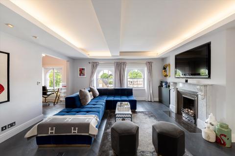 4 bedroom flat for sale, Queen's Gate, London, SW7