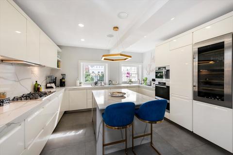 4 bedroom flat for sale, Queen's Gate, London, SW7