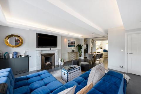 4 bedroom flat for sale, Queen's Gate, London, SW7