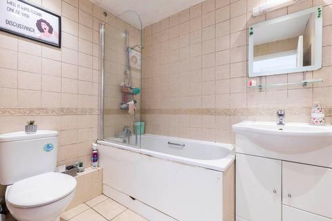 2 bedroom flat to rent, Belsize Road, London NW6