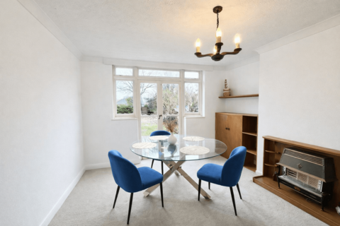 4 bedroom detached house to rent, Church Rd, Addlestone, KT15