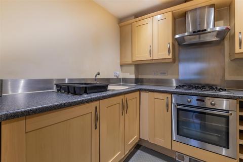 2 bedroom apartment to rent, Clos Dewi Sant, Cardiff CF11
