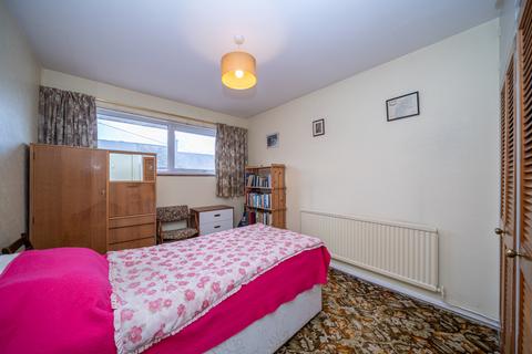 2 bedroom flat for sale, Cross Oak Road, Berkhamsted HP4