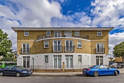 2 bedroom flat to rent, Church Path, London W4