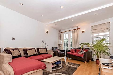 2 bedroom flat to rent, Church Path, London W4