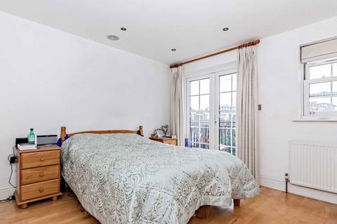 2 bedroom flat to rent, Church Path, London W4