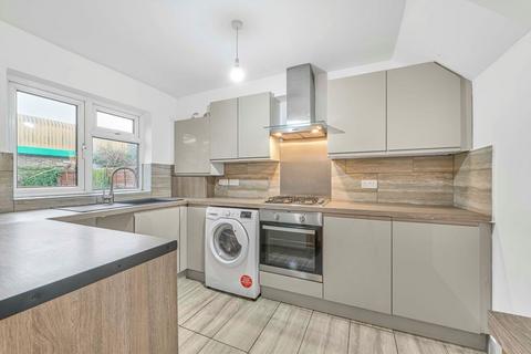 4 bedroom house to rent, Goodwin Close, Mitcham CR4