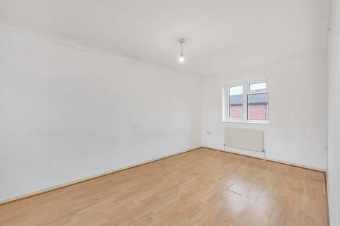 4 bedroom house to rent, Goodwin Close, Mitcham CR4