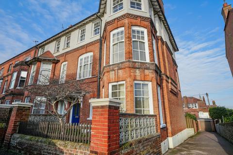 3 bedroom end of terrace house for sale, St. Marys Road, Cromer, NR27