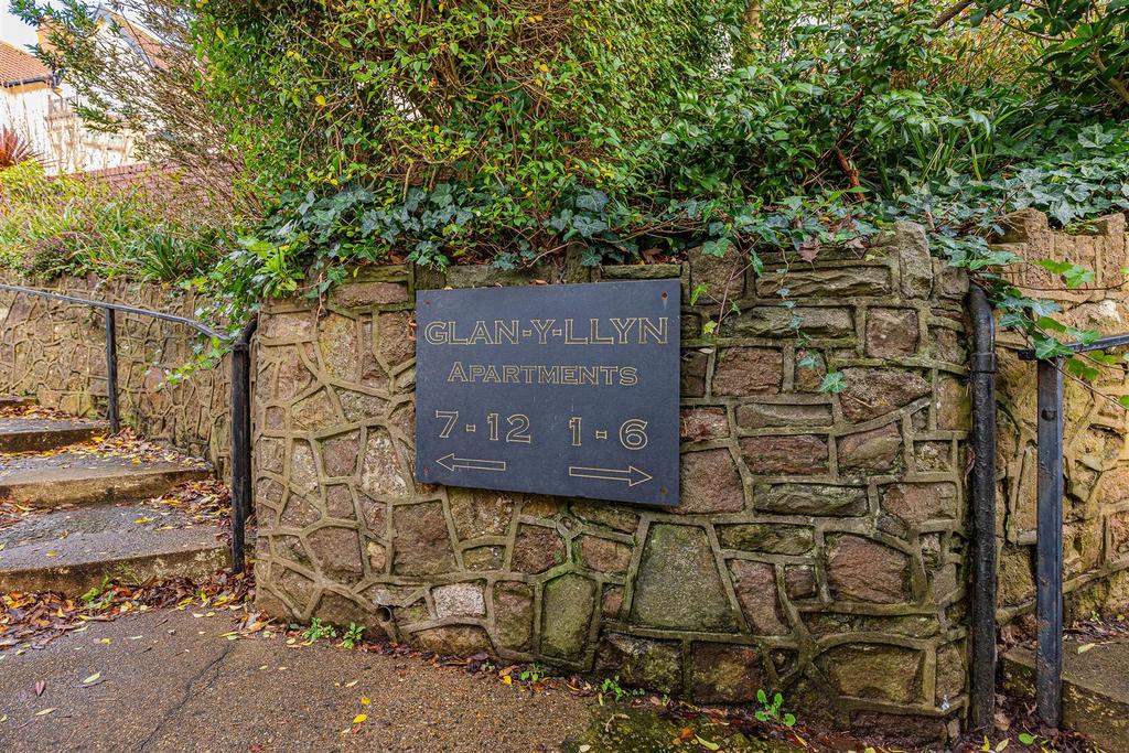 11 Glan Y Llyn Apartments-2.jpg