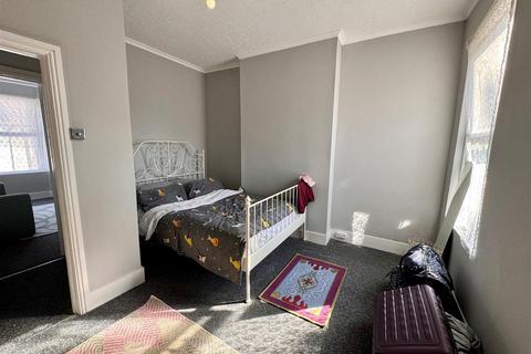 2 bedroom flat to rent, Stromness Road, Southend-On-Sea
