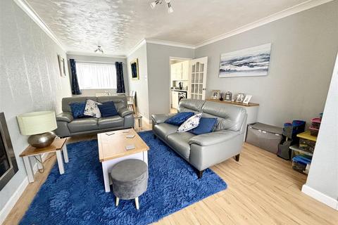 3 bedroom end of terrace house for sale, Carisbrooke Crescent, Poole BH15