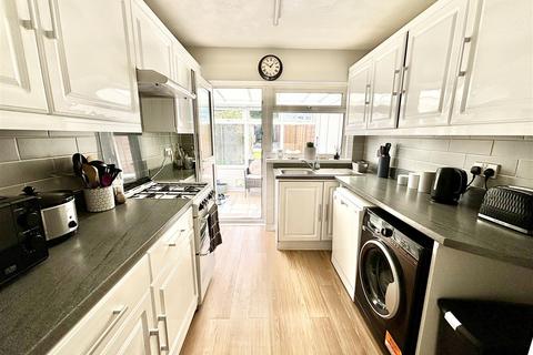 3 bedroom end of terrace house for sale, Carisbrooke Crescent, Poole BH15