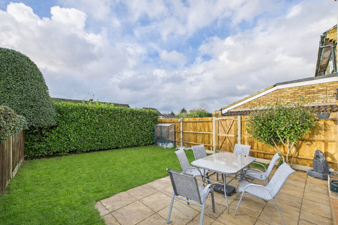 2 bedroom maisonette for sale, Denham Way, Maple Cross, Rickmansworth, WD3 9SP