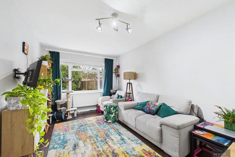 2 bedroom maisonette for sale, Denham Way, Maple Cross, Rickmansworth, WD3 9SP