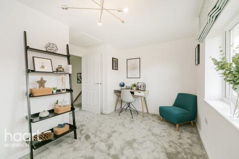 3 bedroom semi-detached house for sale, Woolhouse Way, Norwich