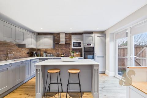 3 bedroom end of terrace house for sale, Gosbecks Road, Colchester