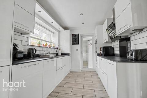 undefined, Tattershall, Swindon