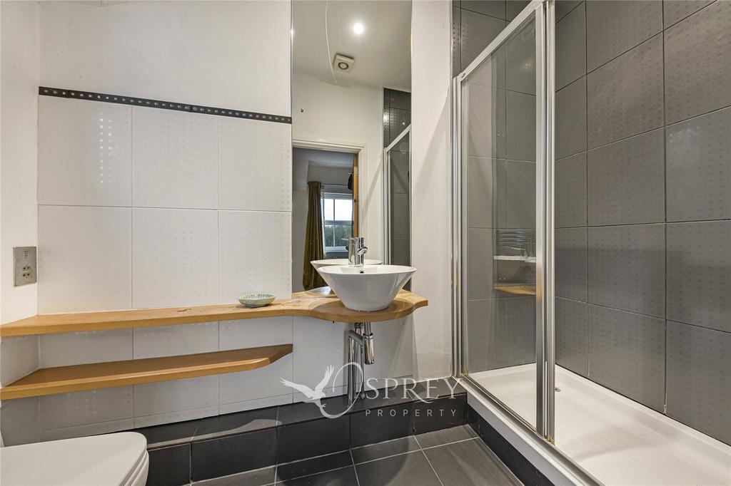 Ensuite Bedroom 3