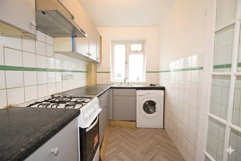 2 bedroom apartment to rent, Main Road, ROMFORD RM2