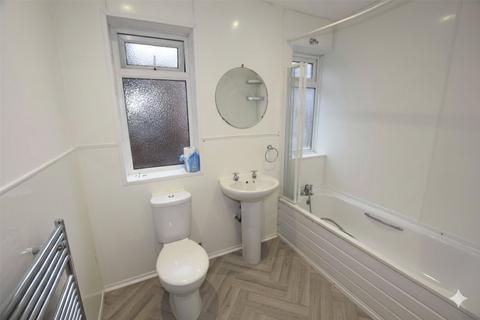 2 bedroom apartment to rent, Main Road, ROMFORD RM2