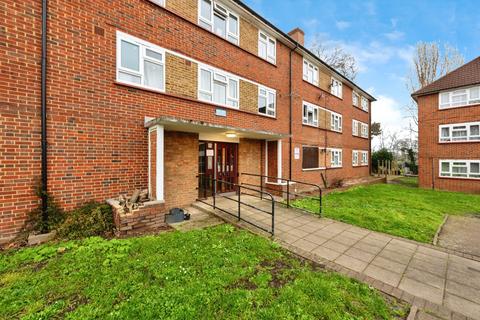 3 bedroom flat for sale, Gap Road, London, SW19