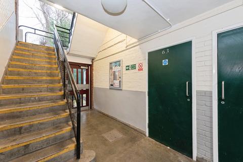 3 bedroom flat for sale, Gap Road, London, SW19