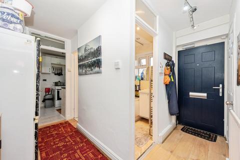 3 bedroom flat for sale, Gap Road, London, SW19