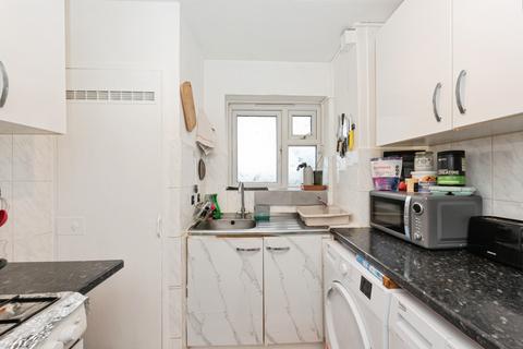 3 bedroom flat for sale, Gap Road, London, SW19
