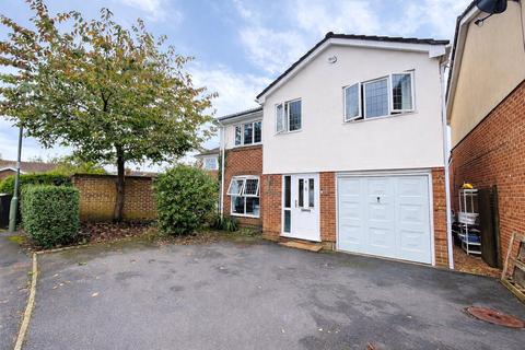 4 bedroom detached house for sale, The Gardens, Farnham GU10