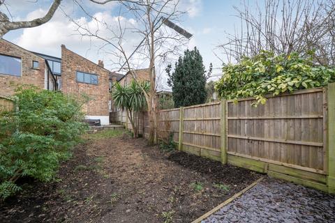3 bedroom maisonette for sale, Dunstans Road, London