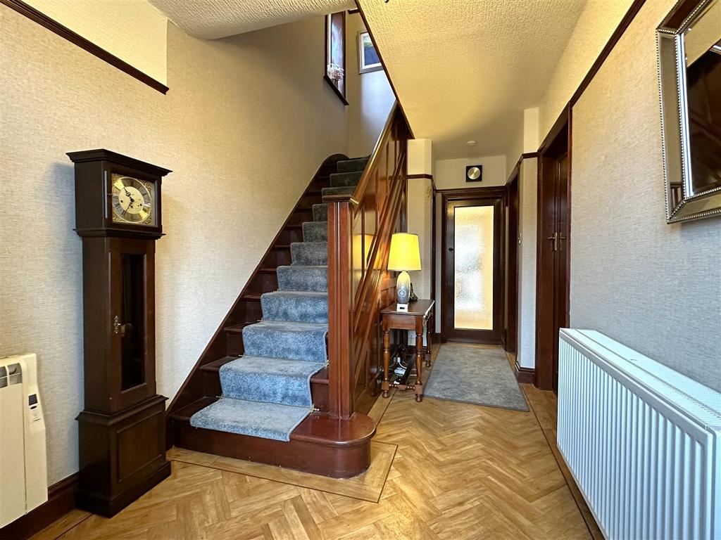 Spacious Hallway 588