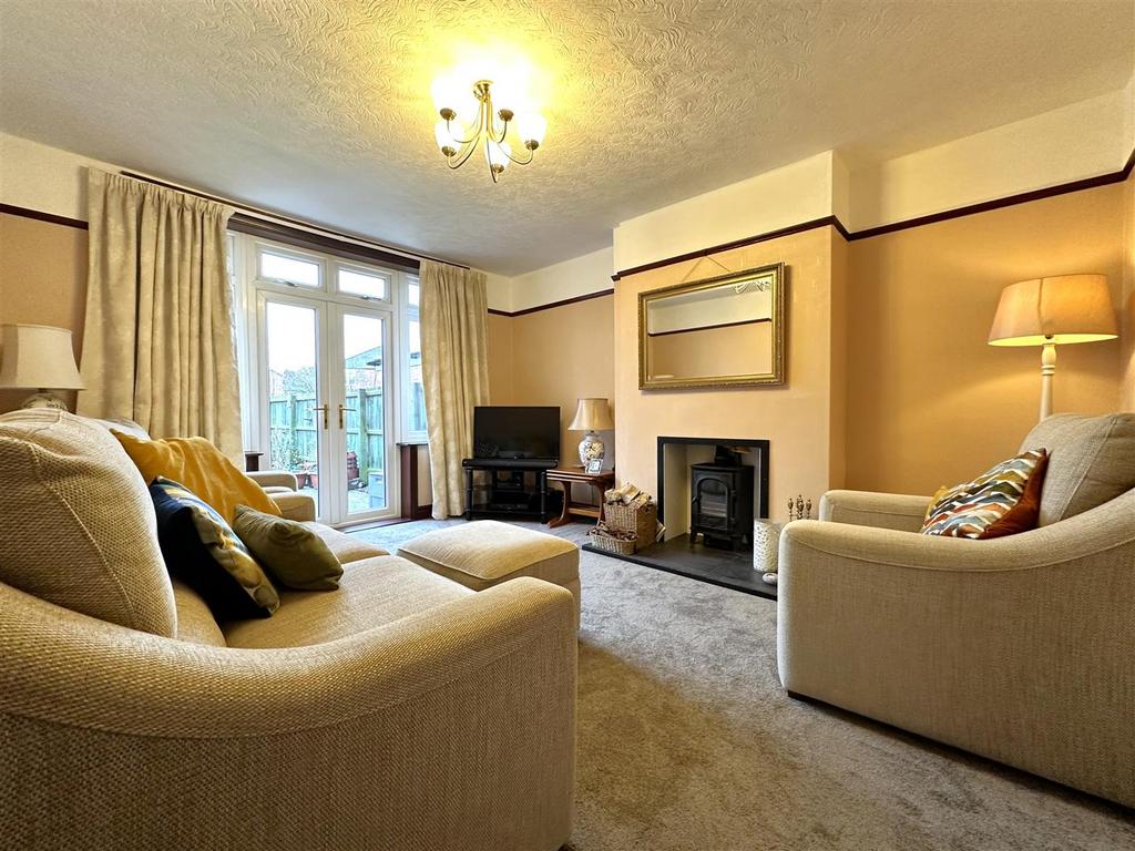 Sizeable Lounge With French Doors 563