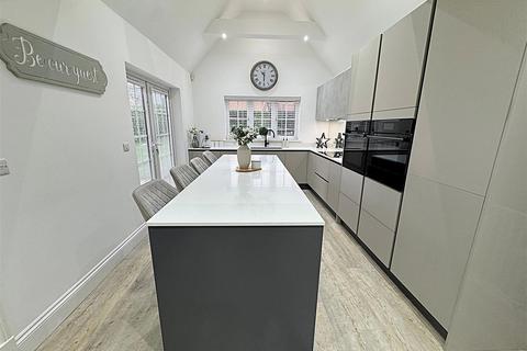 4 bedroom semi-detached house for sale, Golf Course Lane, Waltham, Grimsby, N.E. Lincs, DN37 0JN