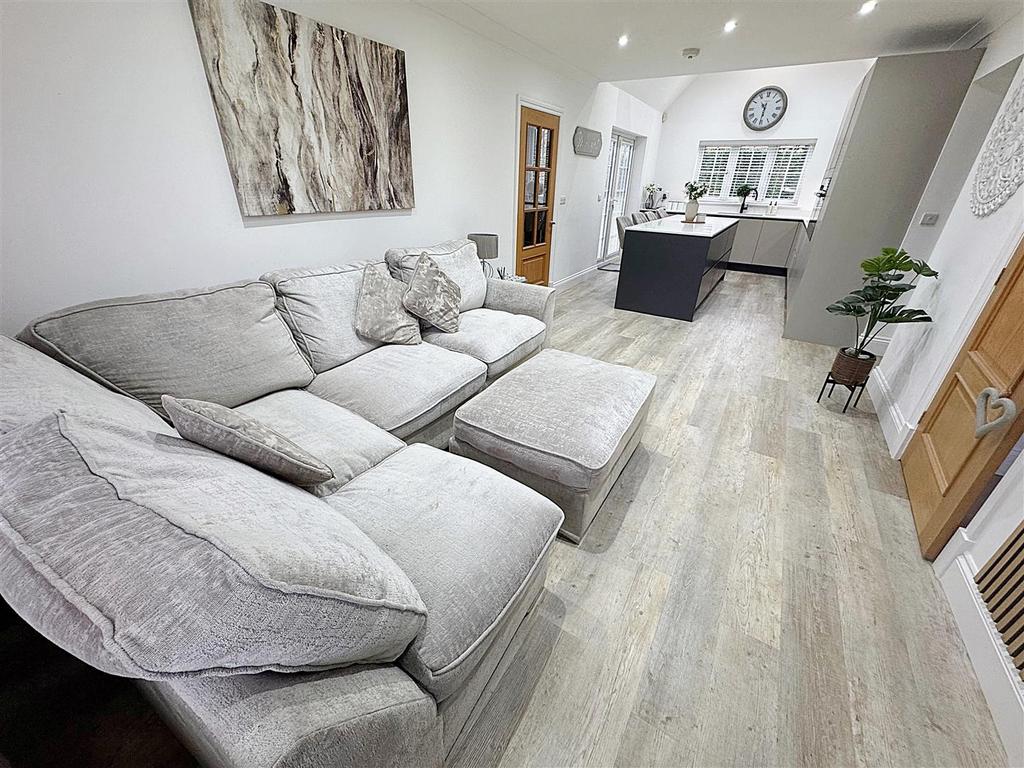 Kitchen/living/dining area