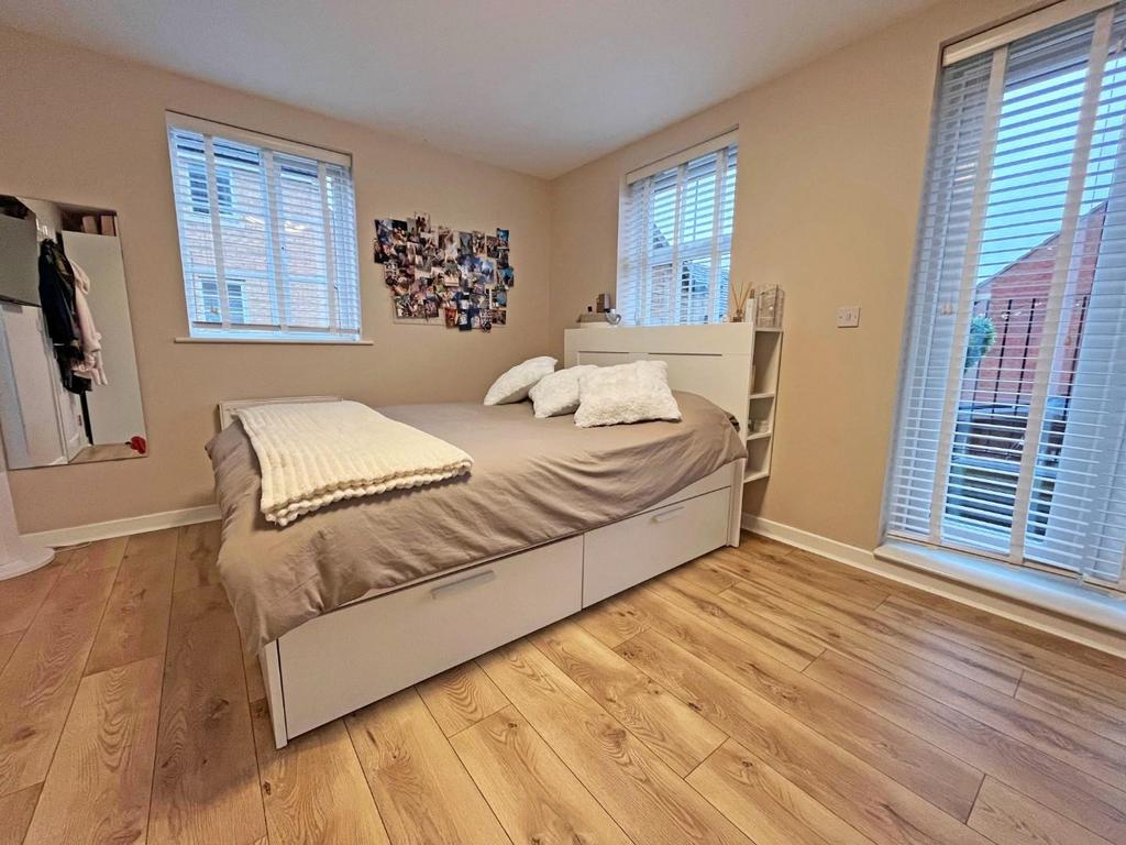 Bed2.jpg