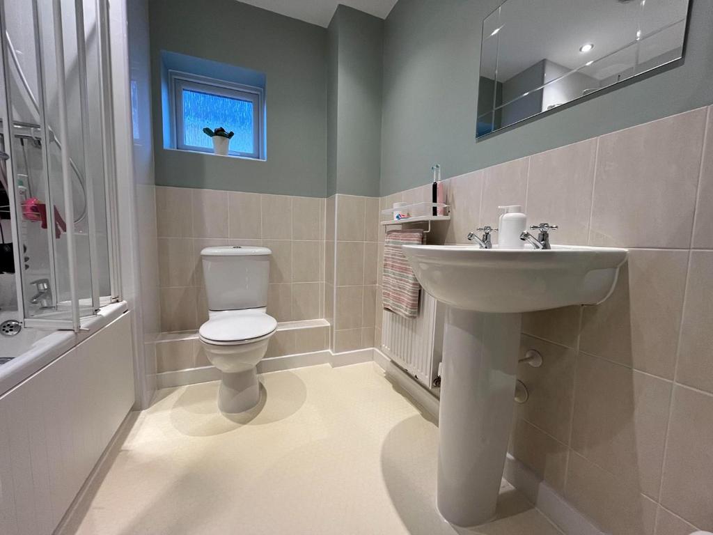 Family Bathroom.jpg