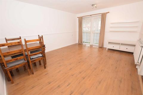 2 bedroom flat to rent, Springfield Close, Woodside Park