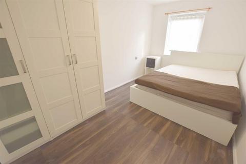 2 bedroom flat to rent, Springfield Close, Woodside Park