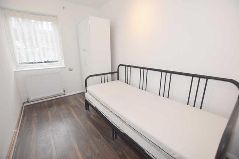 2 bedroom flat to rent, Springfield Close, Woodside Park