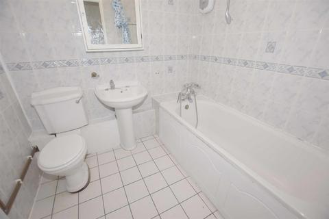 2 bedroom flat to rent, Springfield Close, Woodside Park