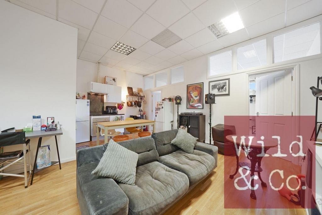 Maun House - Zw Z4b RQg6hkd5 H8 OAAYc.jpg