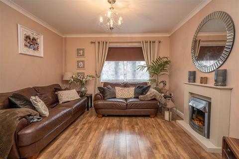 3 bedroom semi-detached house for sale, Bardeswell Close, Brentwood