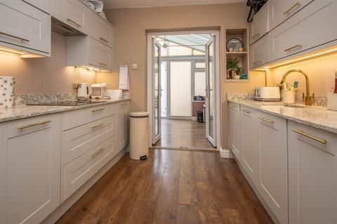 3 bedroom semi-detached house for sale, Bardeswell Close, Brentwood