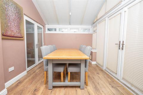 3 bedroom semi-detached house for sale, Bardeswell Close, Brentwood