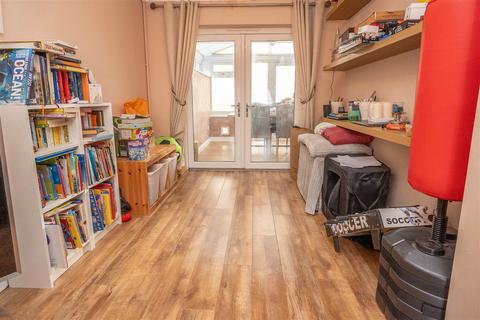 3 bedroom semi-detached house for sale, Bardeswell Close, Brentwood
