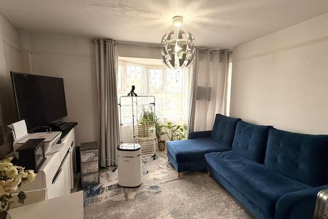 2 bedroom apartment to rent, High Street, Littlehampton BN17