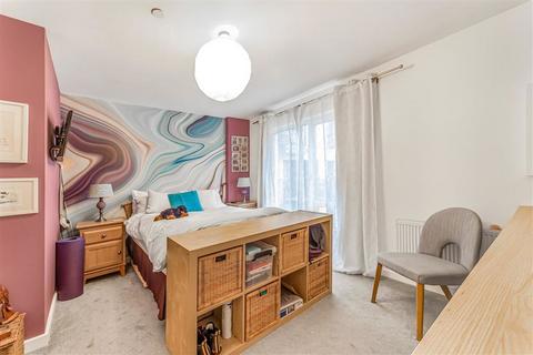2 bedroom flat to rent, Barge Walk, London SE10