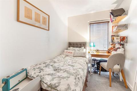 2 bedroom flat to rent, Barge Walk, London SE10